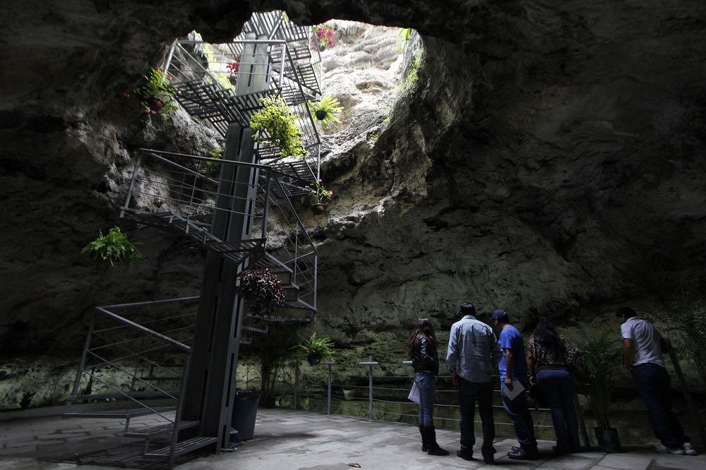 Cuescomate - inside an extinct volcano