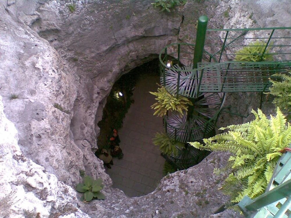 Kuescomate - inside the extinct volcano 