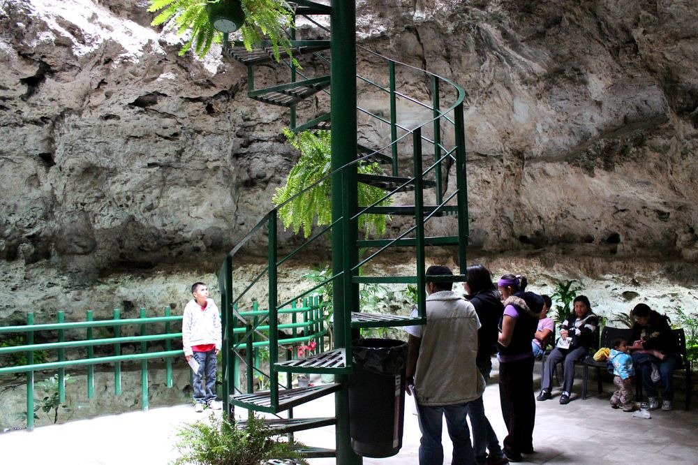 Cuescomate - inside the extinct volcano 