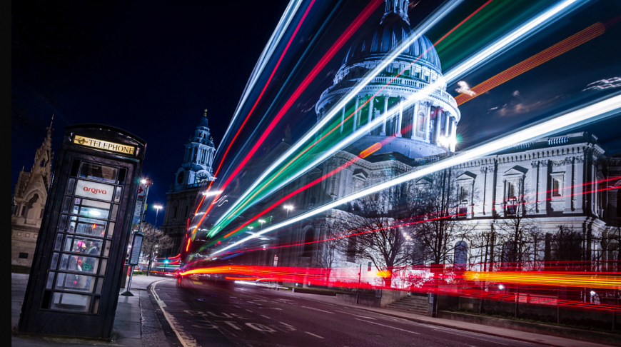 Лондон не спить: 15 атмосферних знімків Аарона Стратт