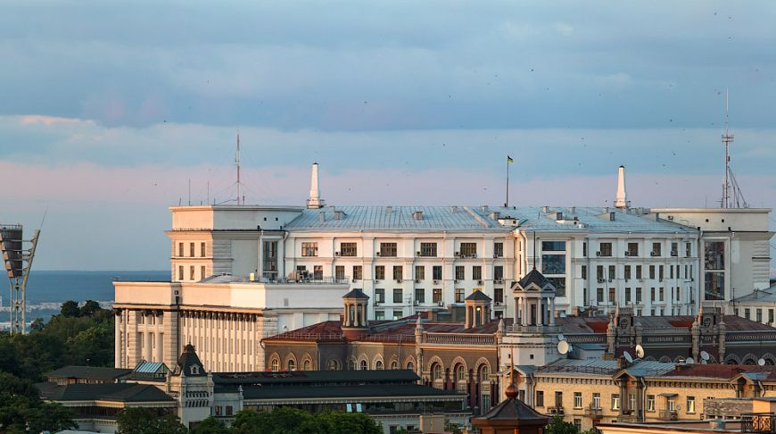 When the city wakes up: 20 best snapshots of the sunrise in Kiev