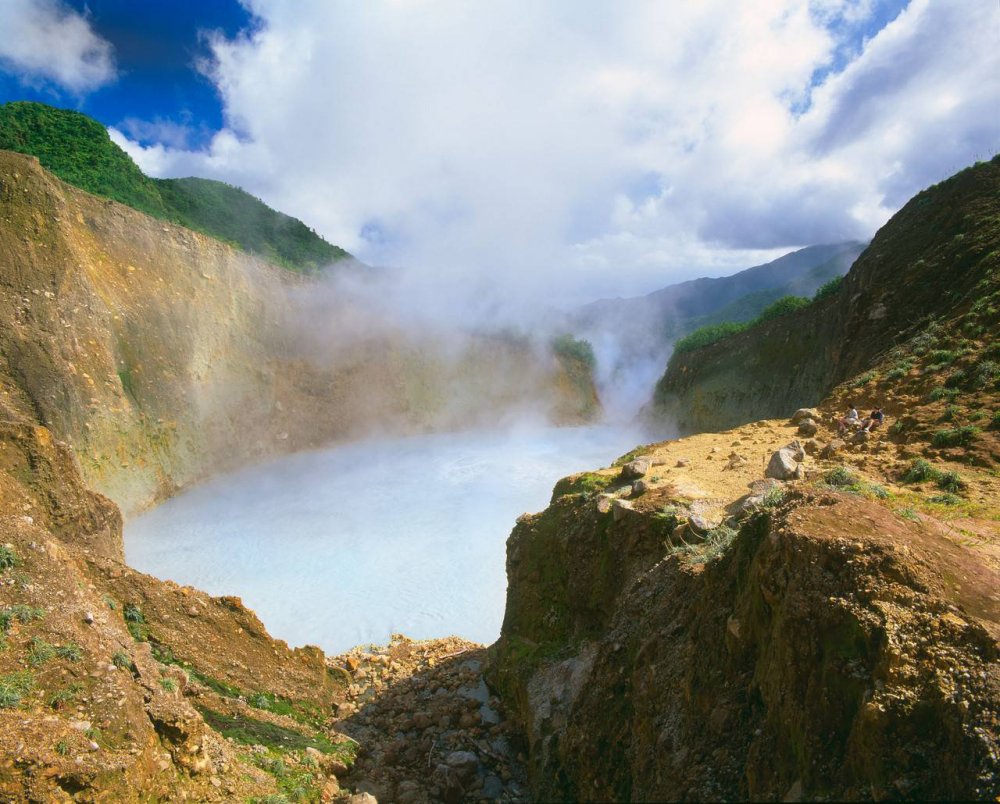 Boiling Lake in Dominica 
