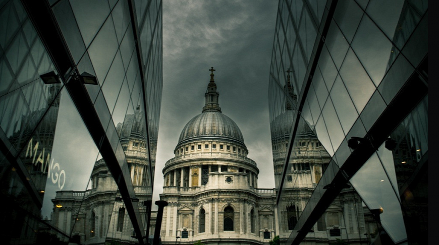 London does not sleep: 15 atmospheric images of Aaron Stratt