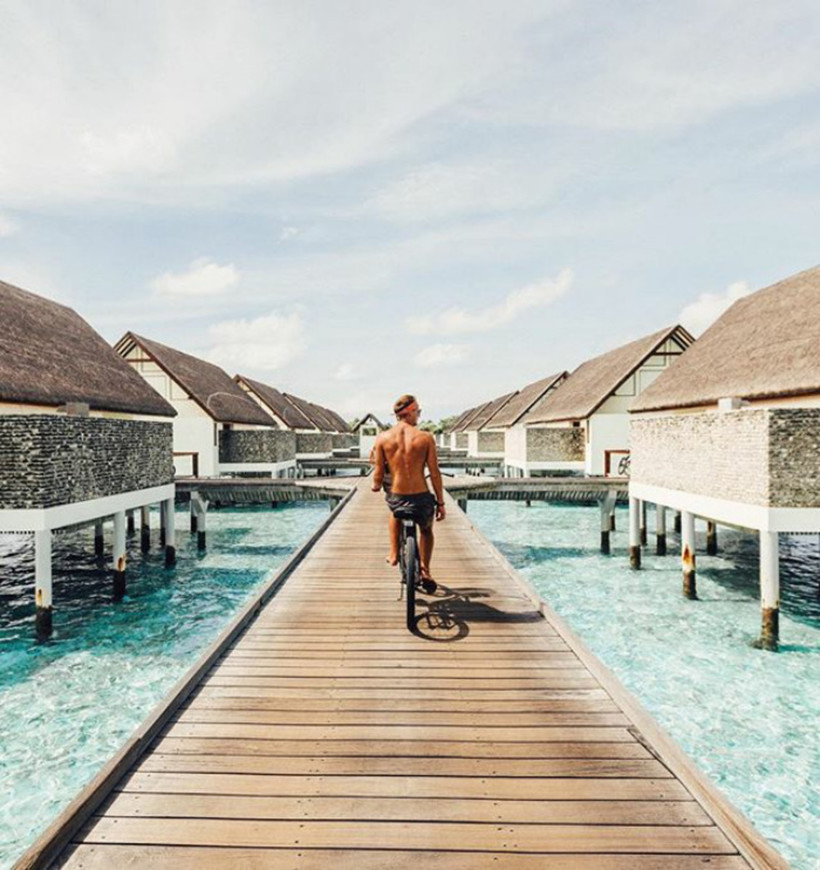 This couple earns $ 9000 for a travel-photo in Instagram. And that's how they do it!