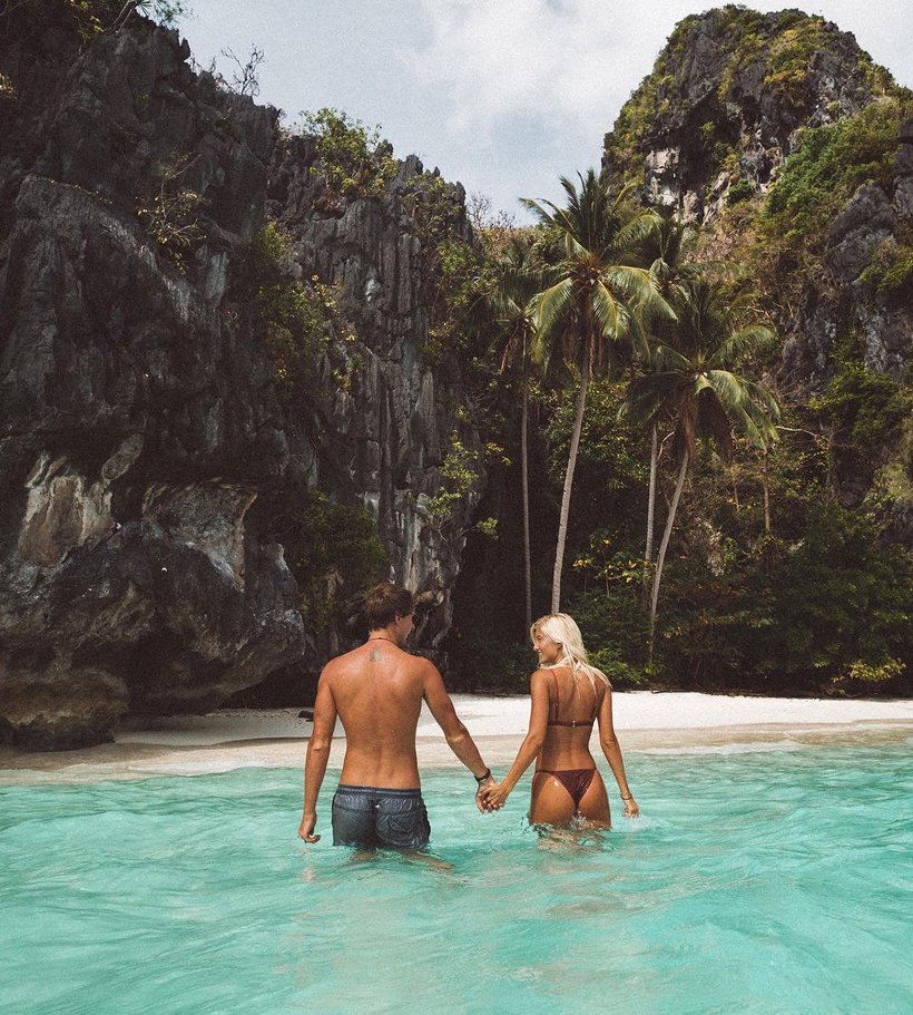 This couple earns $ 9000 for a travel-photo in Instagram. And that's how they do it!