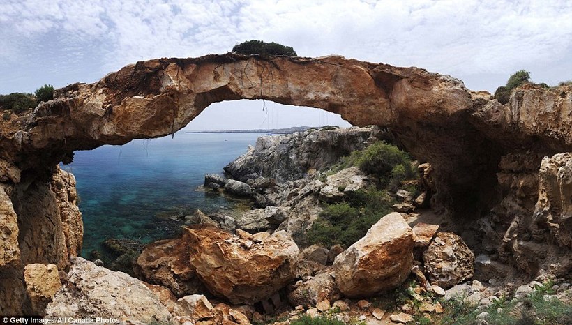 10 beautiful natural arches that can disappear from the face of the Earth