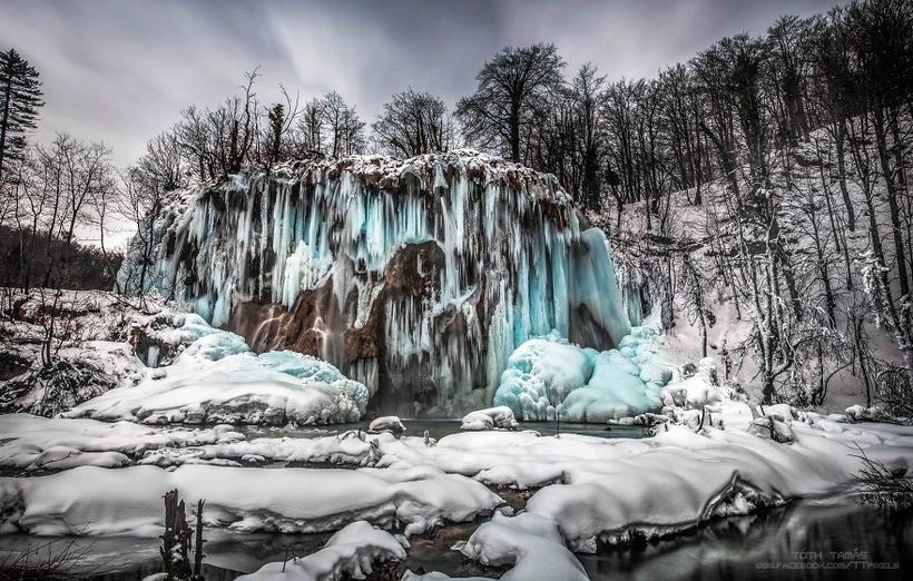 10 фантастичних знімків царства тисячі замерзлих водоспад ів на Плітвицьких озерах 