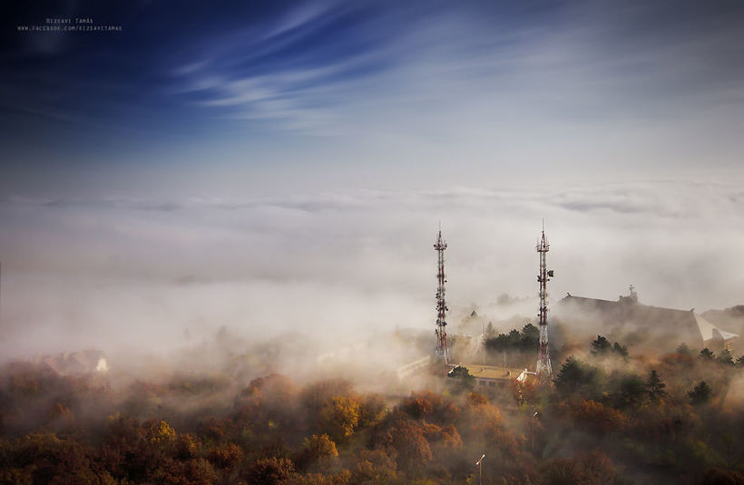 10 fantastic frames of beautiful Budapest drowning in milk fog 