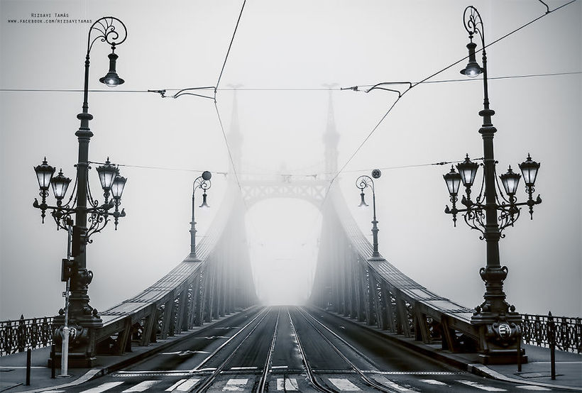 10 fantastic frames of beautiful Budapest, drowning in a milk fog 