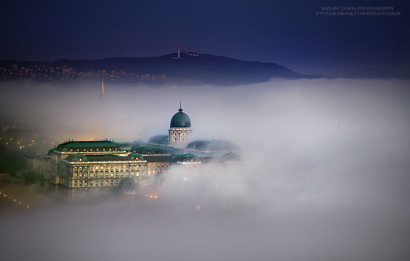 10 fantastic frames of beautiful Budapest drowning in milk fog