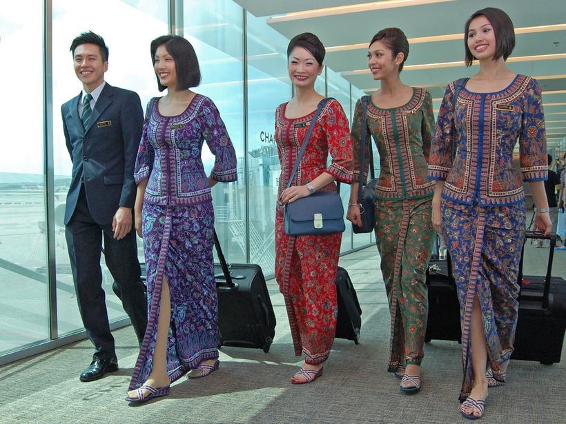 That's how the stewardesses of the 12 best air companies of the world look and dress!