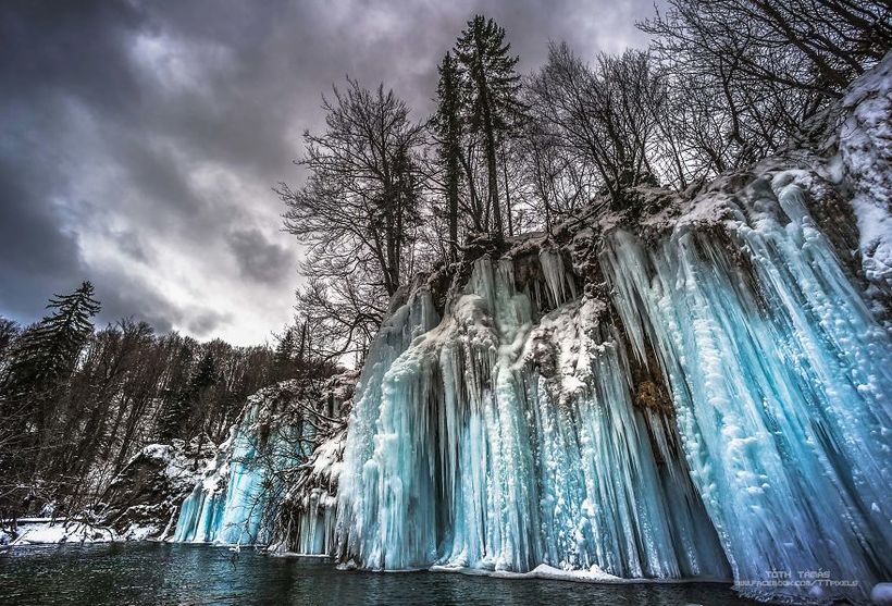 10 фантастических снимков царства тысячи замерзших водопадов на Плитвицких озерах