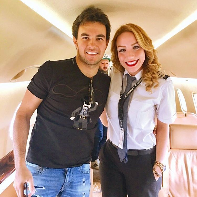 A pilot girl is traveling the world and sharing photos of celebrities in her Instagram