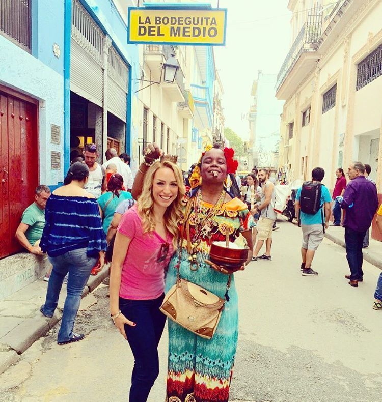 A pilot girl is traveling the world and sharing photos of celebrities in her Instagram