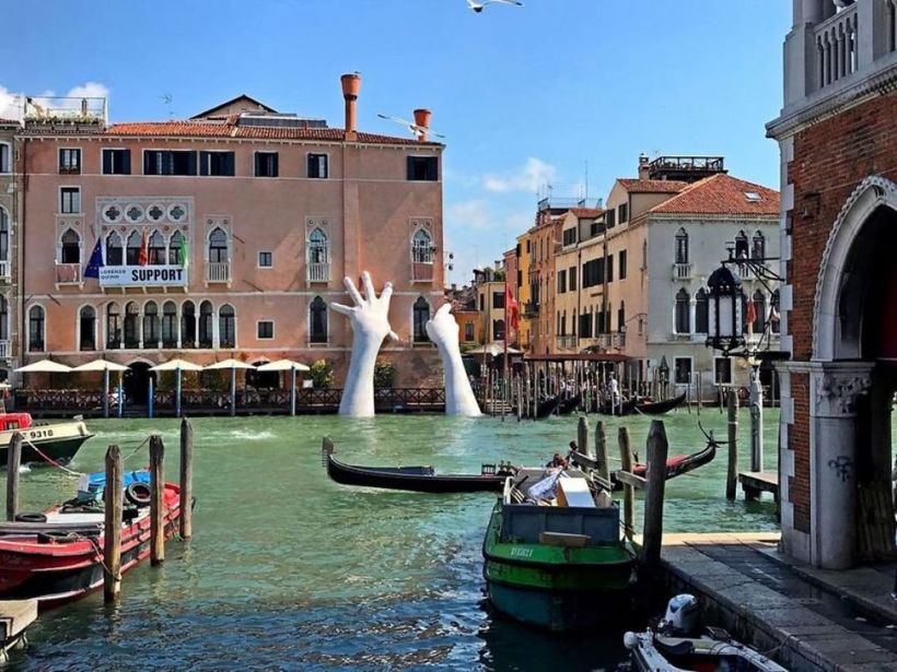 A sculpture reminiscent of global warming was installed in Venice 