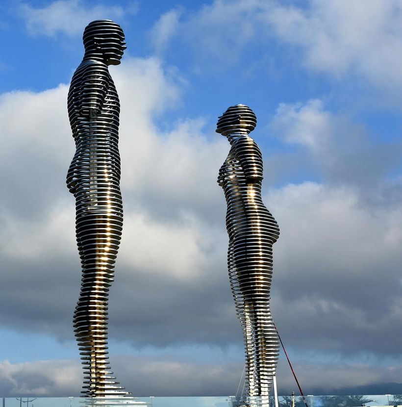 14 sculptures from around the world, from which the brain explodes