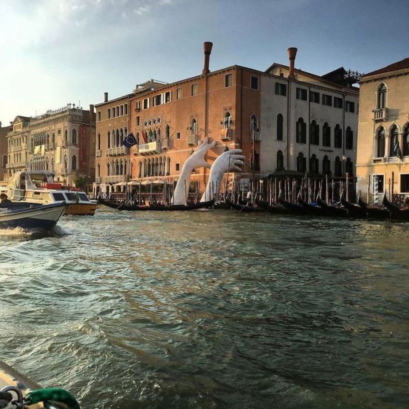 A sculpture reminiscent of global warming was installed in Venice 