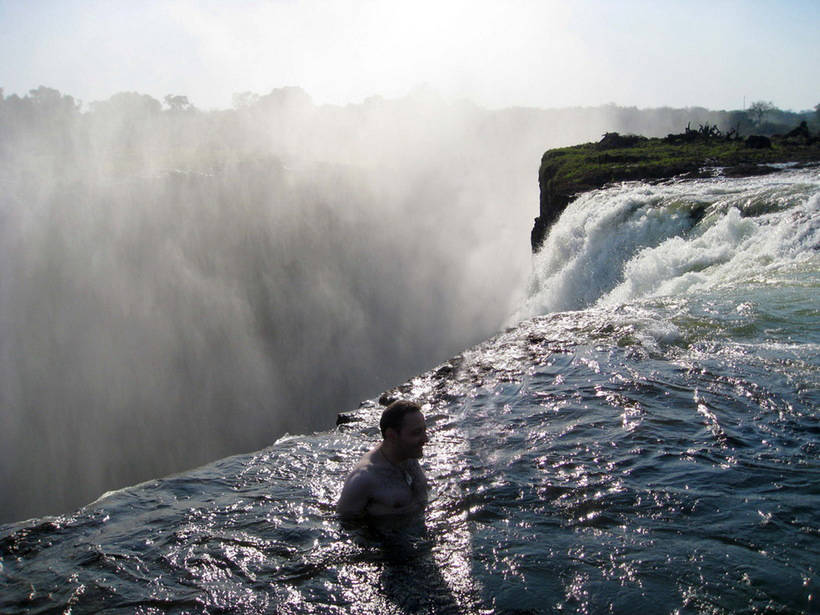 11 photos of the Devil's pool - one of the worst places on the planet 