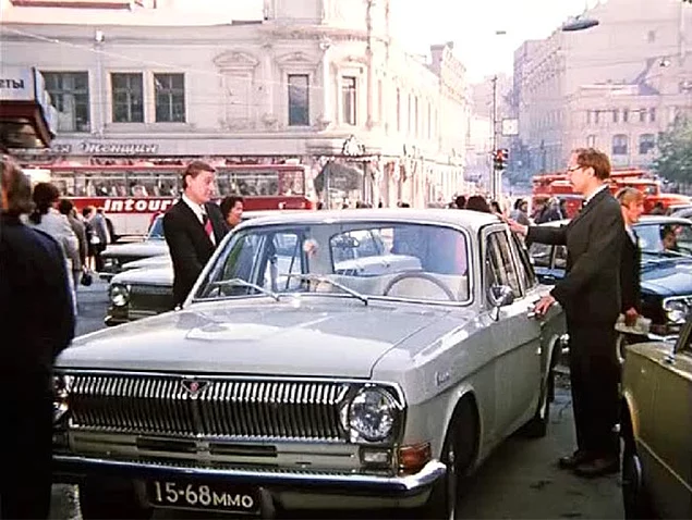 Під час зйомок Басилашвілі толком не вмів водити, хоча йому і довелося зніматися в декількох сценах в машині.