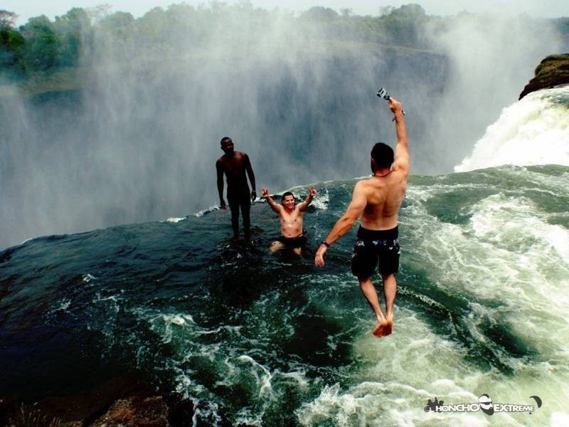 11 photos of the Devil's pool - one of the worst places on the planet