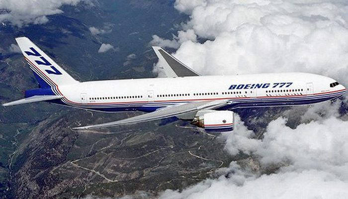 Пасажирський літак Boeing 777.