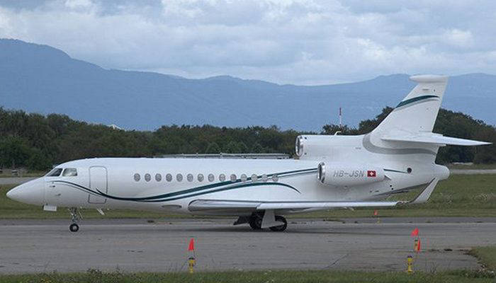 Passenger plane Dassault Falcon 7X.