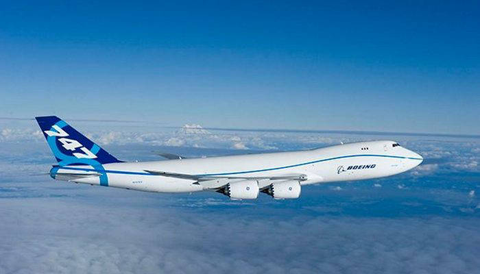 Пассажирский самолет Boeing 747 8.