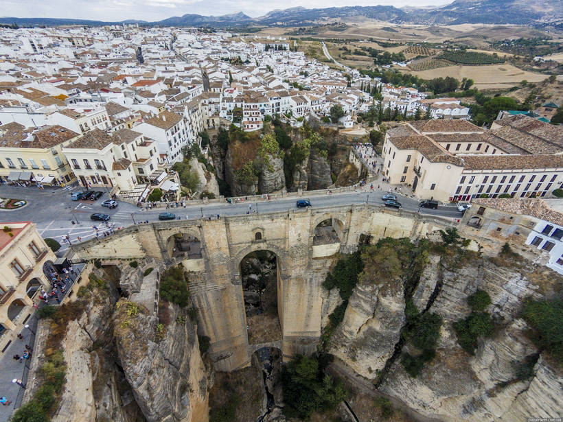 Seven beautiful towns on the edge of the cliff 