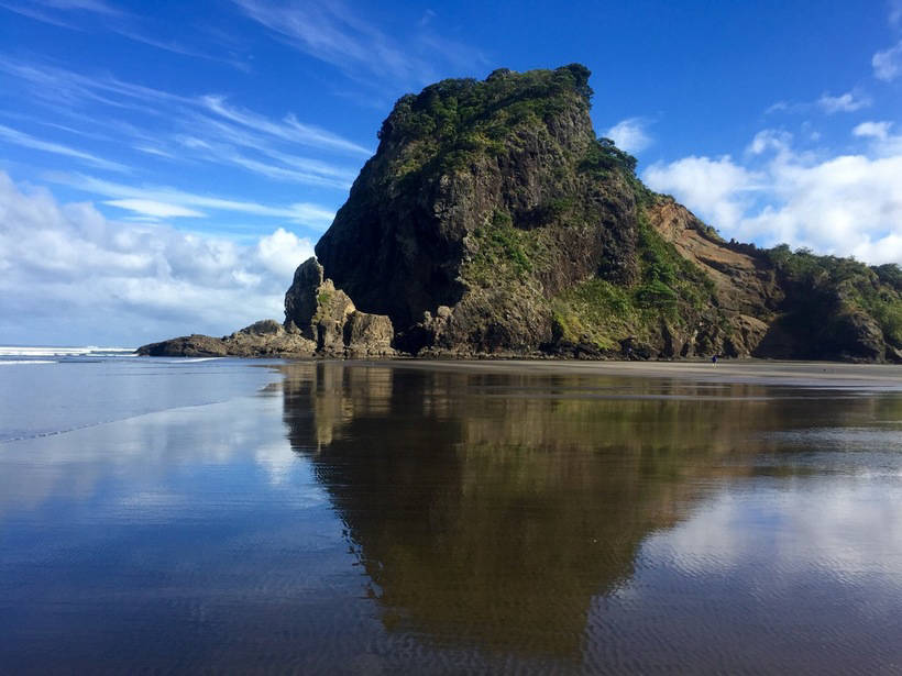 Seven of the most fantastic beaches of the planet with black sand