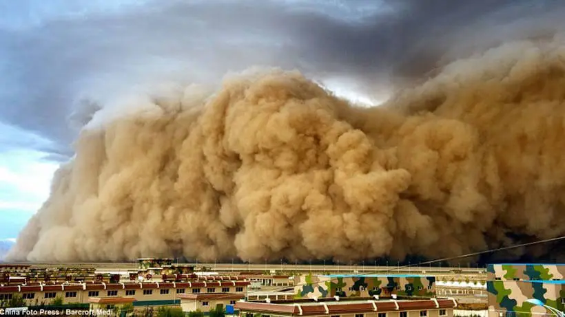 11 фото самых невероятных песчаных бурь, похожих на приближение конца света