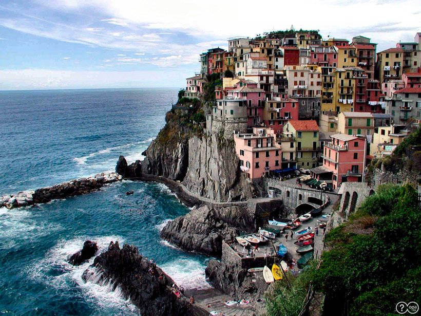 Seven beautiful towns on the edge of the cliff