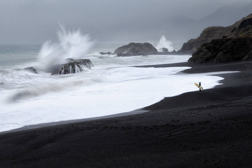 Сім найфантастичніших пляжів планети з чорним піском
