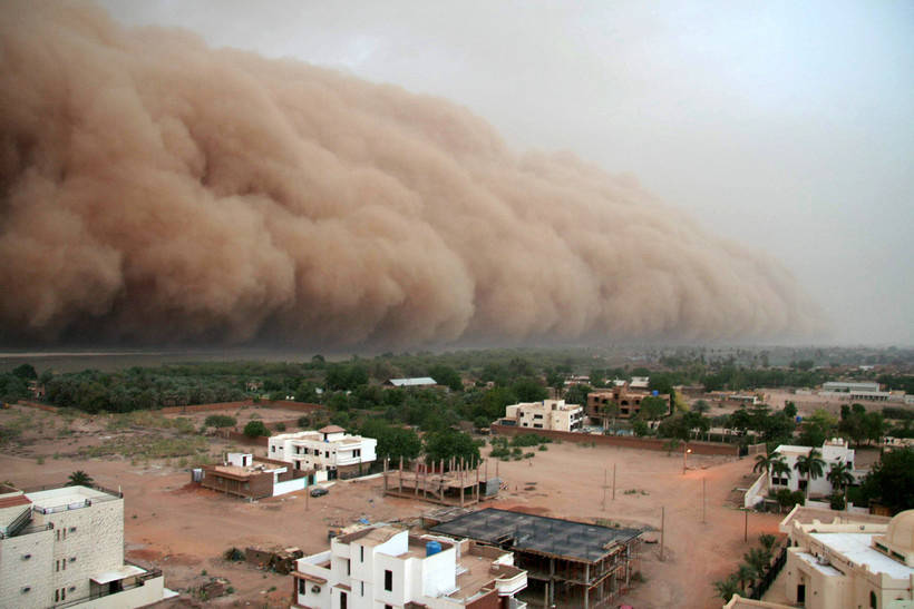 11 фото самых невероятных песчаных бурь, похожих на приближение конца света