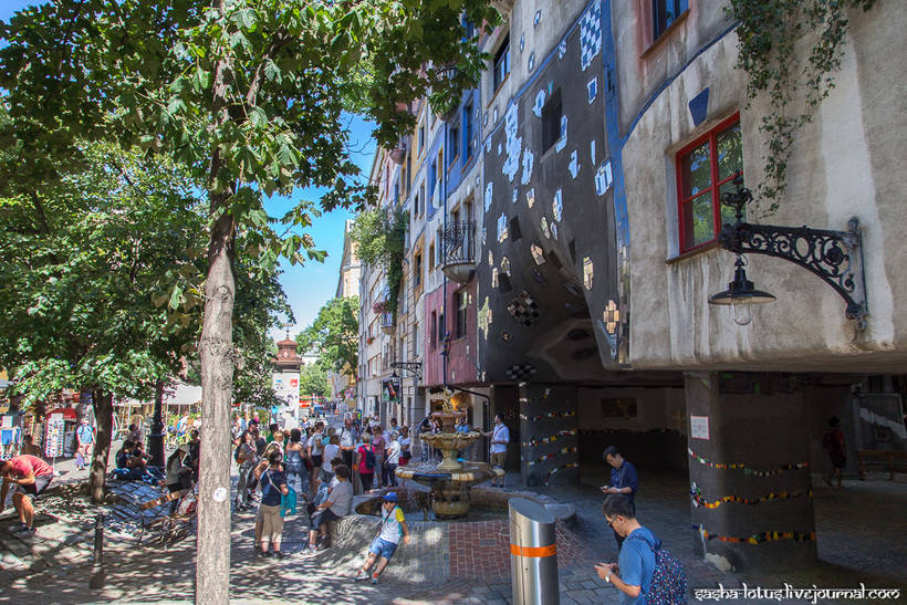 Dialogue with nature: Hundertwasser's biomorphic house in Vienna