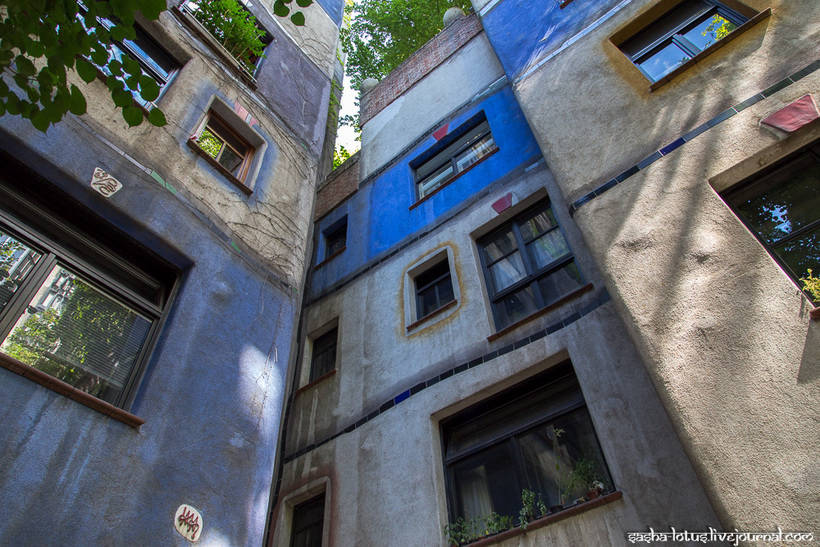 Dialogue with nature: the Hundertwasser's biomorphic house in Vienna