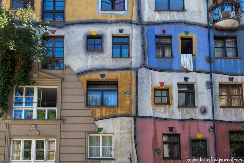 Dialogue with Nature: Hundertwasser's Biomorphic House in Vienna