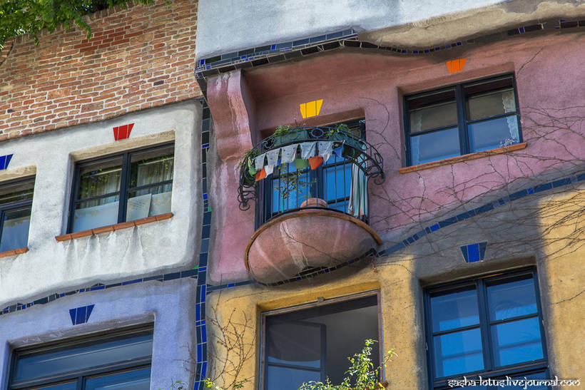 Dialogue with Nature: Hundertwasser's Biomorphic House in Vienna