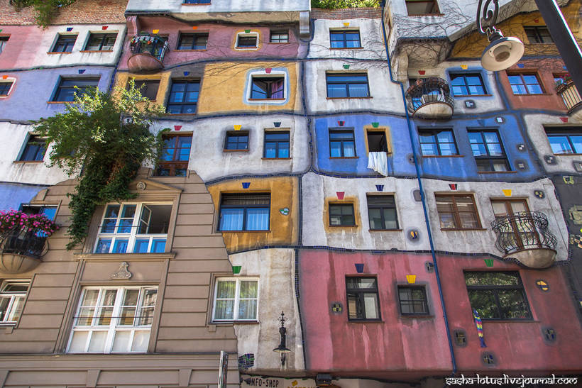Dialogue with nature: Hundertwasser's biomorphic house in Vienna