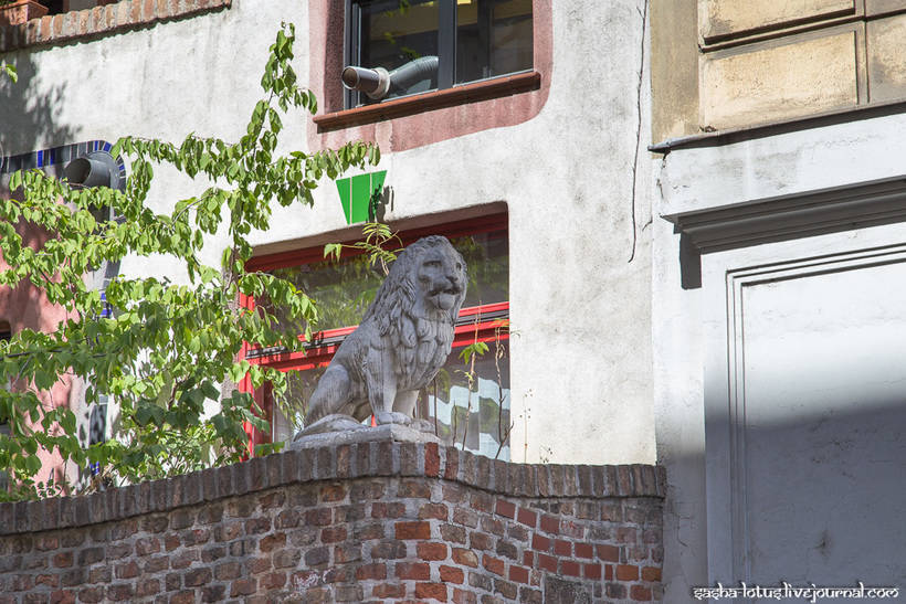 Dialogue with nature: Hundertwasser's biomorphic home in Vienna