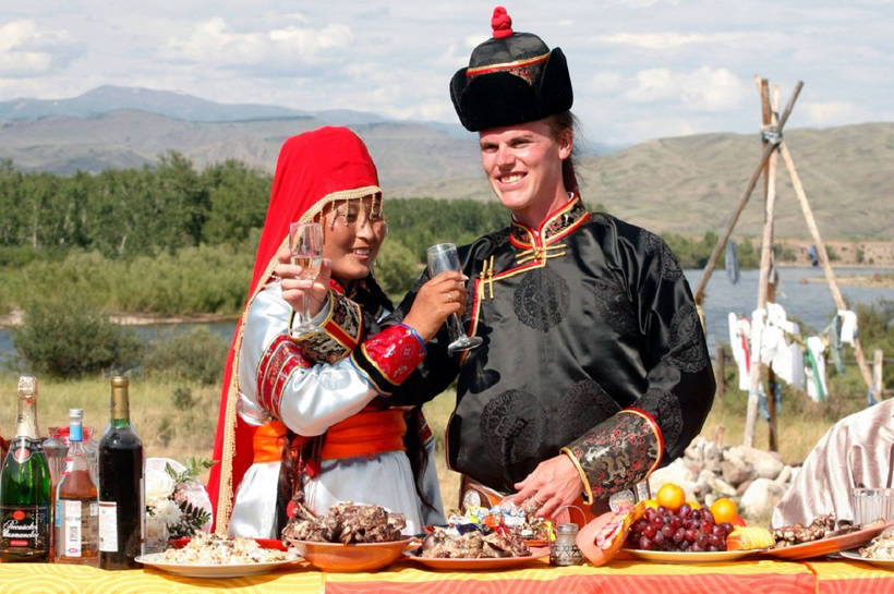 20 традиційних весільних нарядів з усього світу