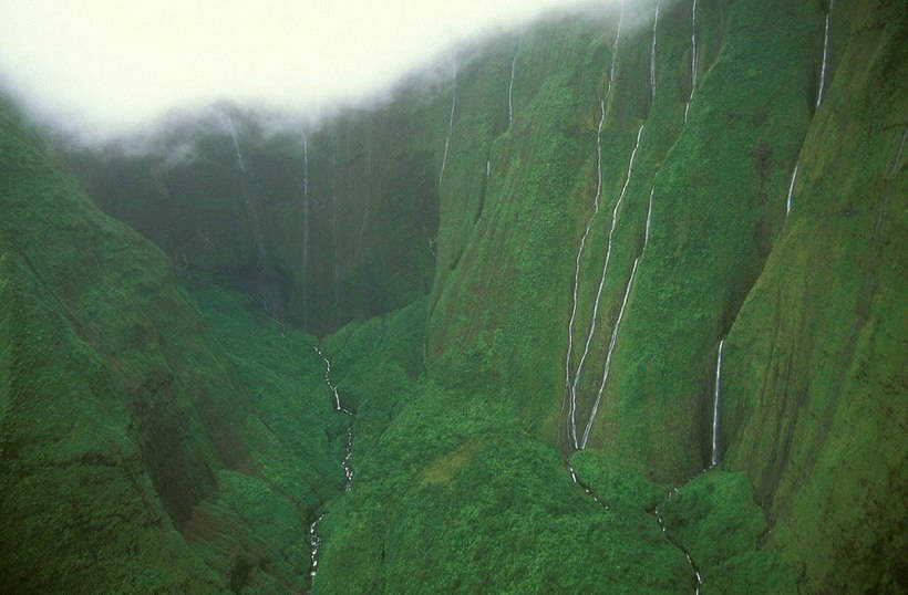 The waterfall of Honokokau - prehistoric landscapes of the dinosaur era that still exist