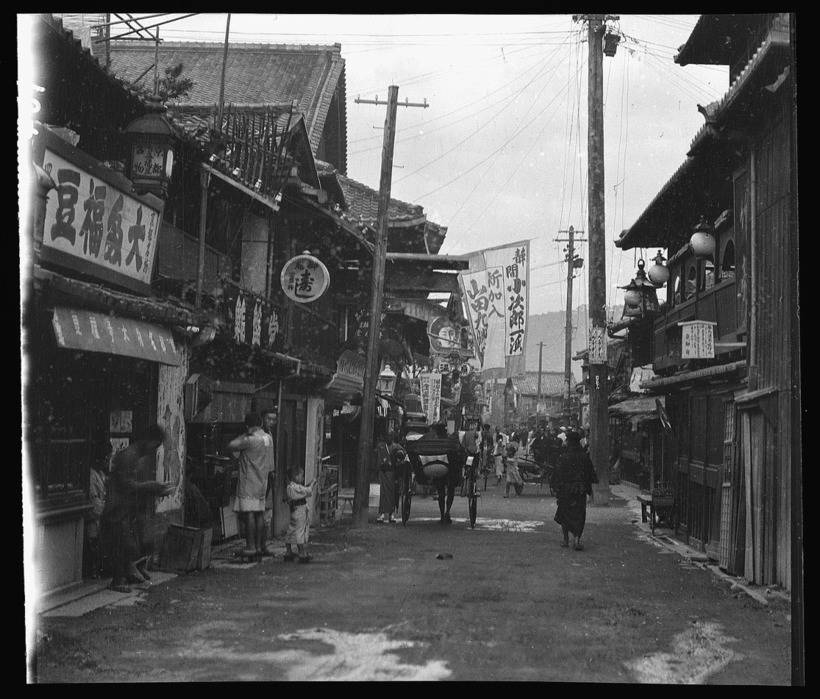 18 amazing 100-year-old photos about everyday life in Japan