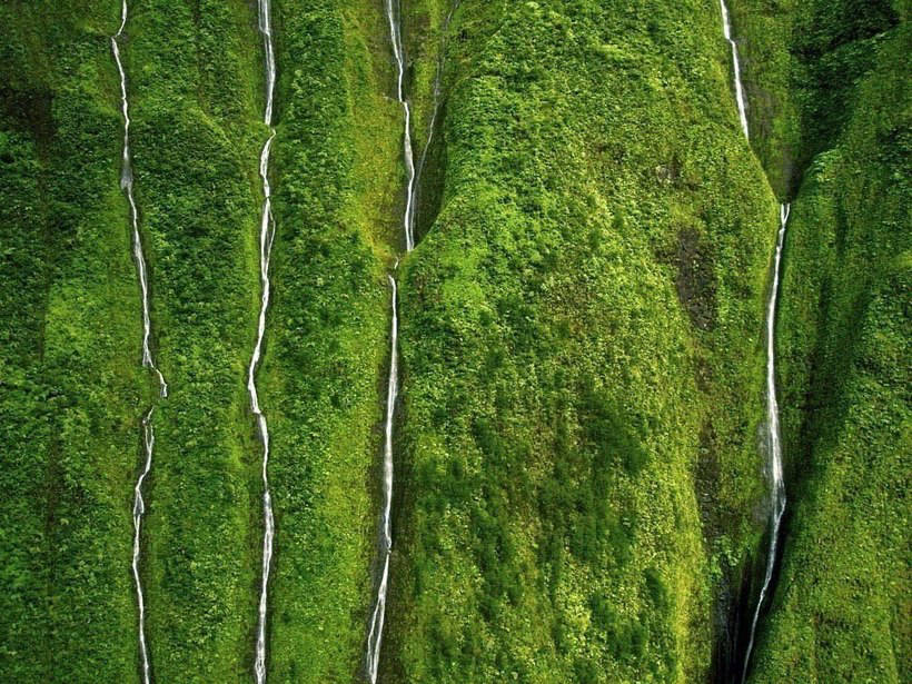 The waterfall of Honokokau - prehistoric landscapes of the dinosaur era that still exist