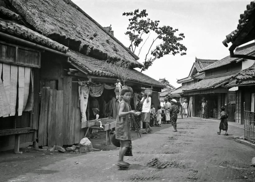 18 amazing 100-year-old photos about everyday life in Japan 