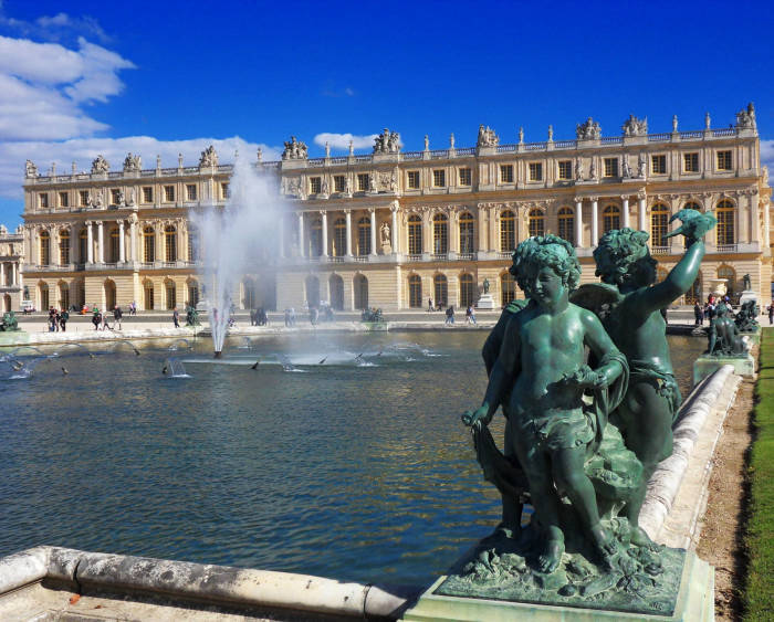 Fountain in front of the Palace of Versailles.