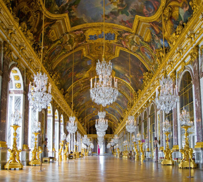 Mirror Gallery. Versailles. | Photo: fiveminutehistory.com. 