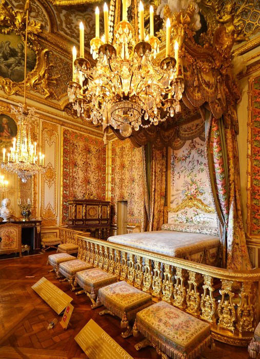 Головні апартаменти королеви Франції. | Фото: fiveminutehistory.com.