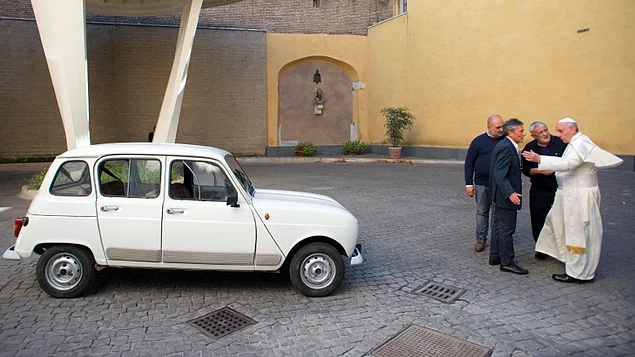 Pope of Rome Francis - Renault 4