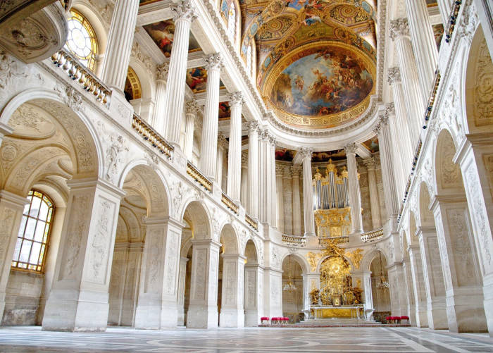 Палацова церква Версаля. | Фото: fiveminutehistory.com.