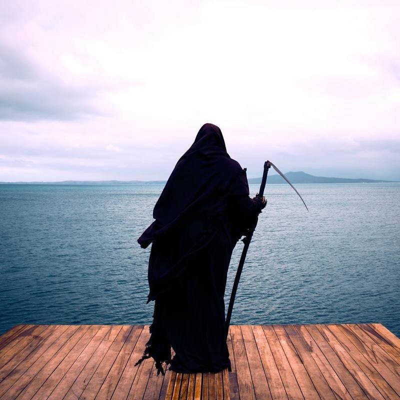 Death with a scythe reminds: be careful in the water! (40 pics)